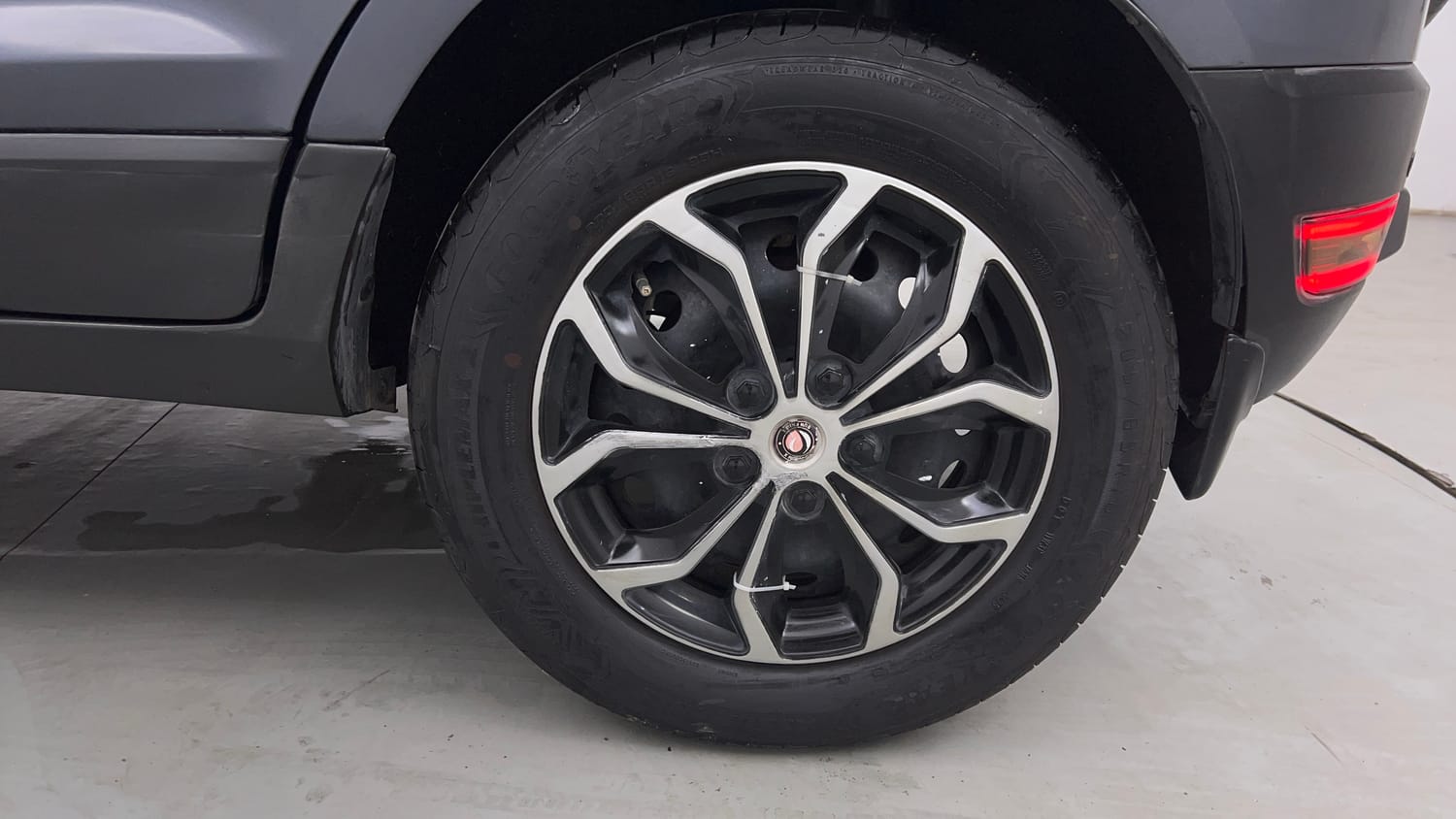 Used 2016 Ford EcoSport Trend 1.5L Ti-VCT Petrol Manual tyres LEFT REAR TYRE RIM VIEW