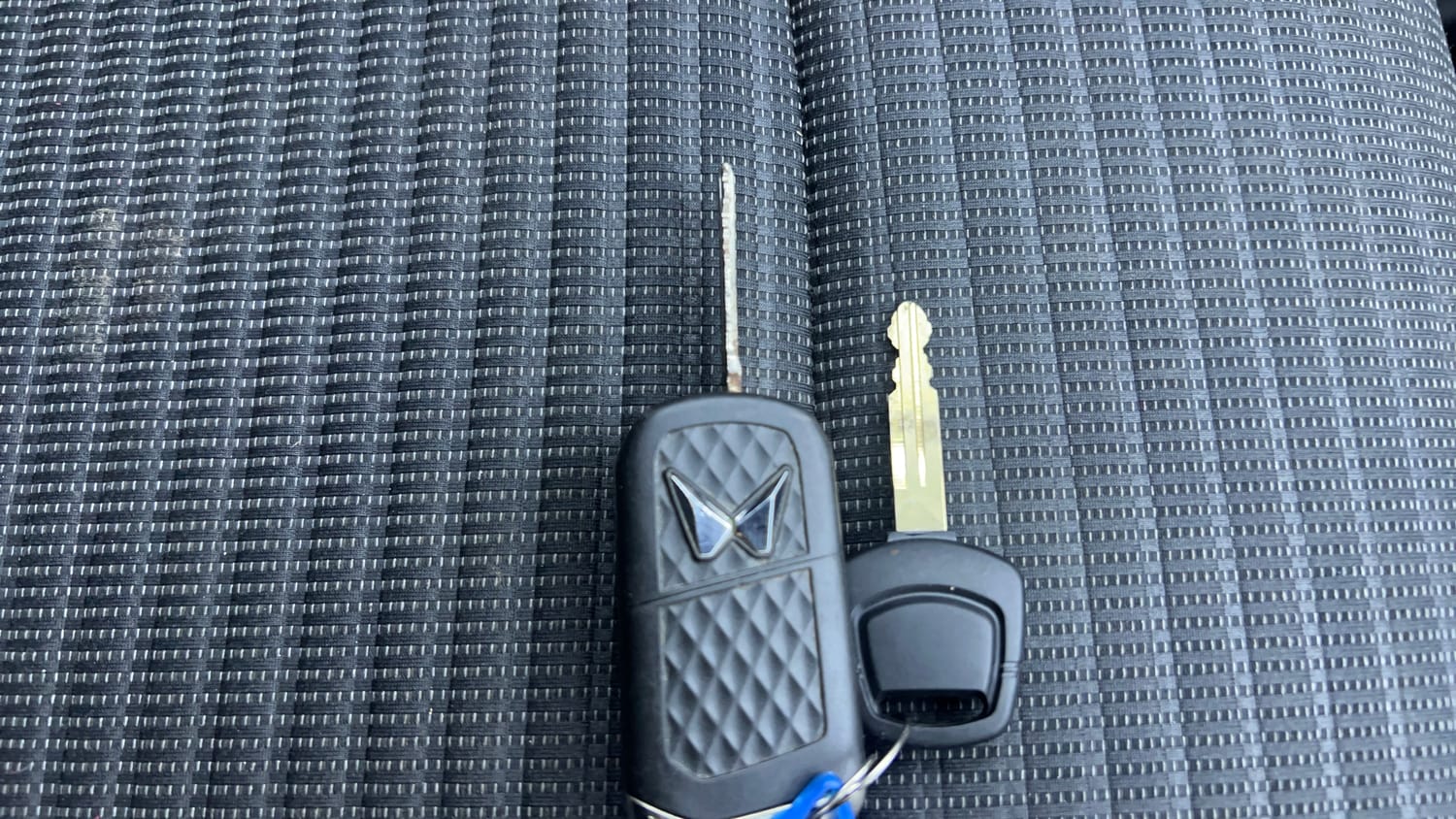 Used 2022 Mahindra XUV700 AX 5 Petrol MT 7 STR Petrol Manual extra CAR KEY VIEW