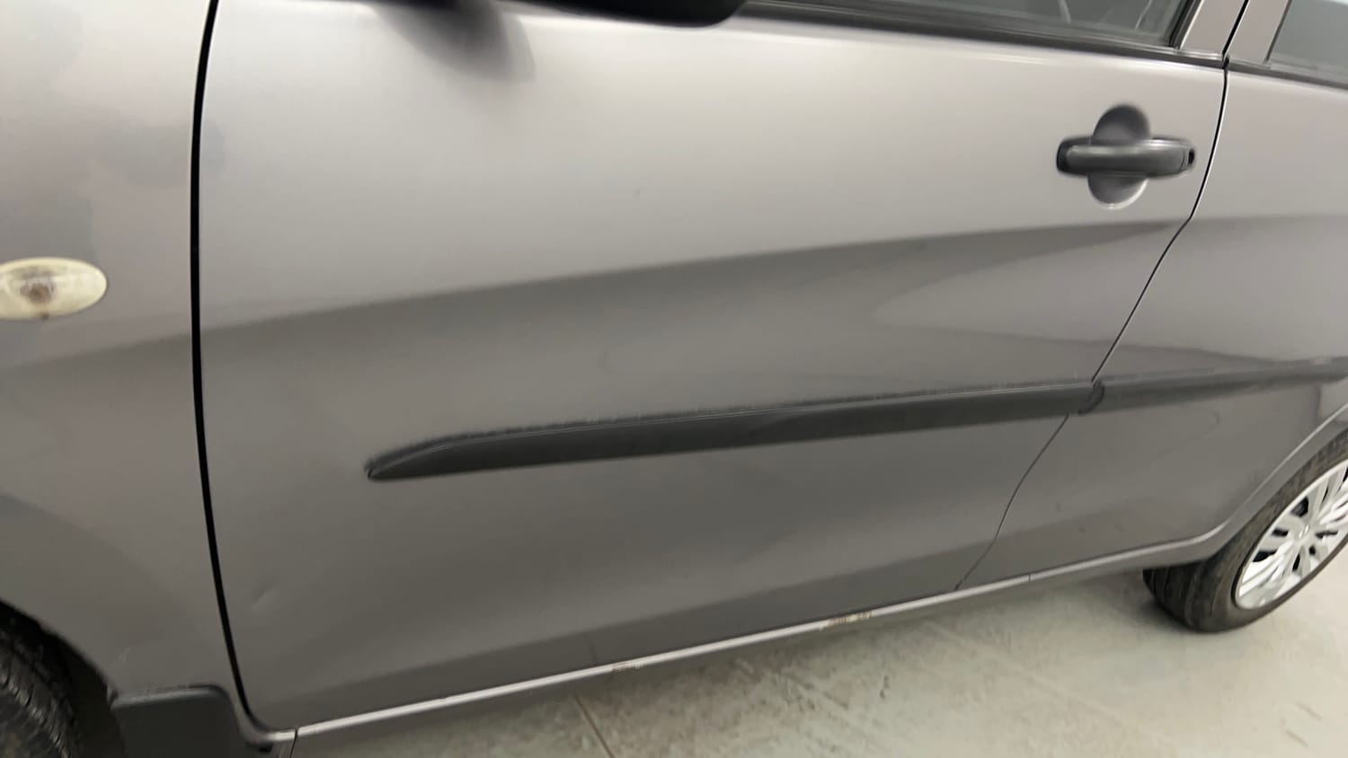 Used 2016 Maruti Suzuki Celerio VXi AMT Petrol Automatic dents MINOR SCRATCH