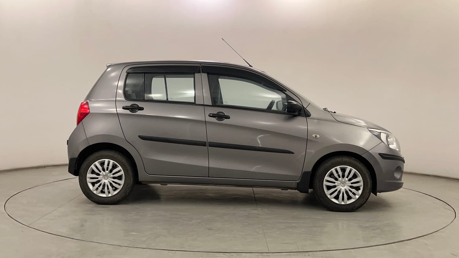 Used 2016 Maruti Suzuki Celerio VXi AMT Petrol Automatic exterior RIGHT SIDE VIEW