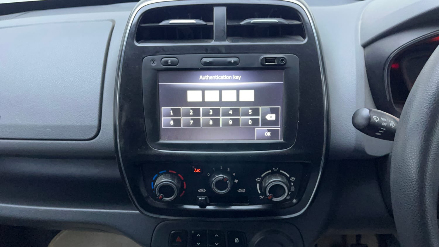 Used 2015 Renault Kwid RXT Petrol Manual interior MUSIC SYSTEM & AC CONTROL VIEW