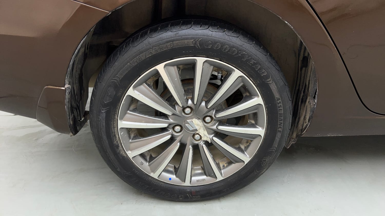 Used 2020 Maruti Suzuki Ciaz Alpha Hybrid 1.5 Petrol Manual tyres RIGHT REAR TYRE RIM VIEW