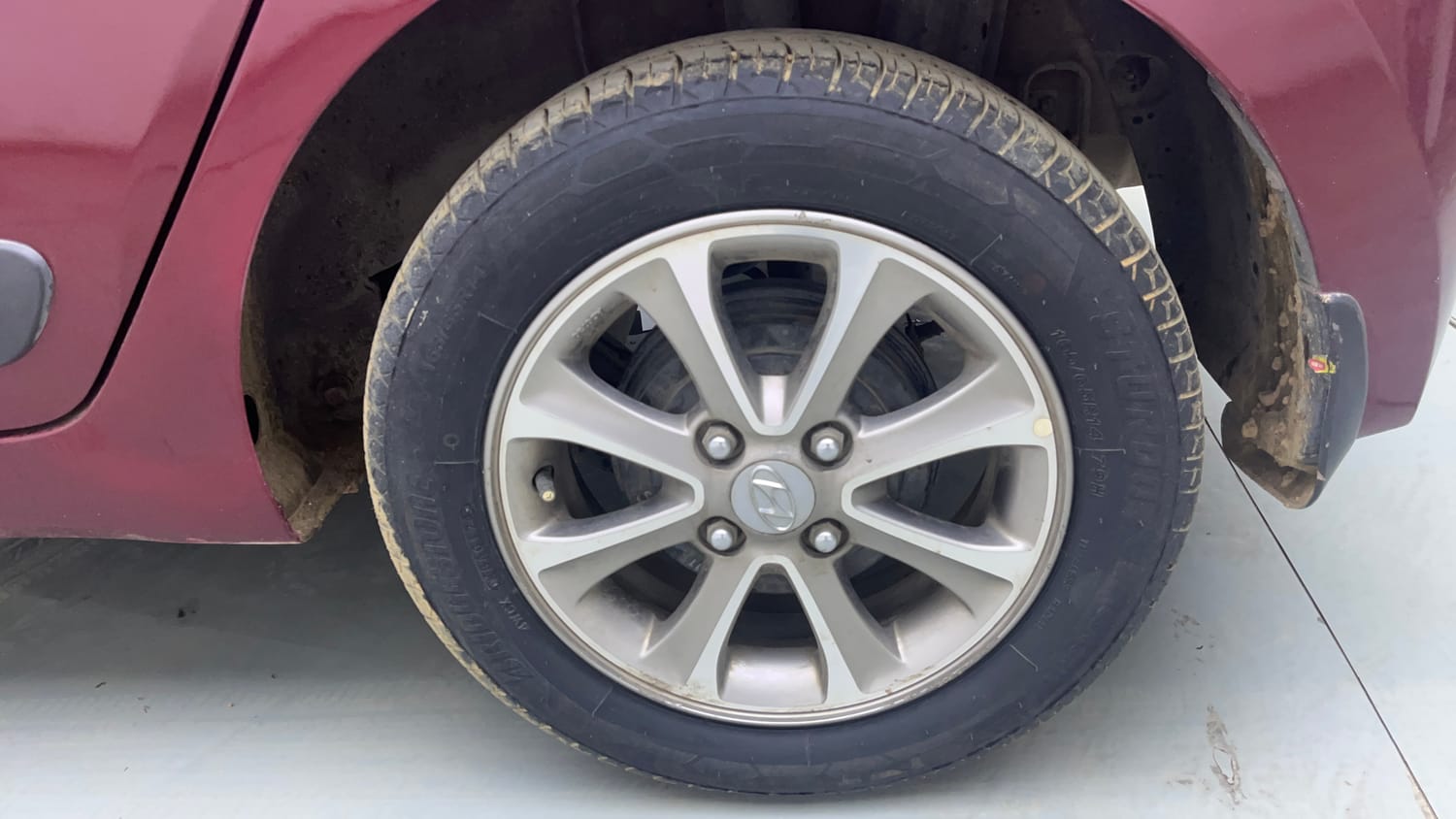 Used 2017 Hyundai Grand i10 Asta 1.1 CRDi Diesel Manual tyres LEFT REAR TYRE RIM VIEW