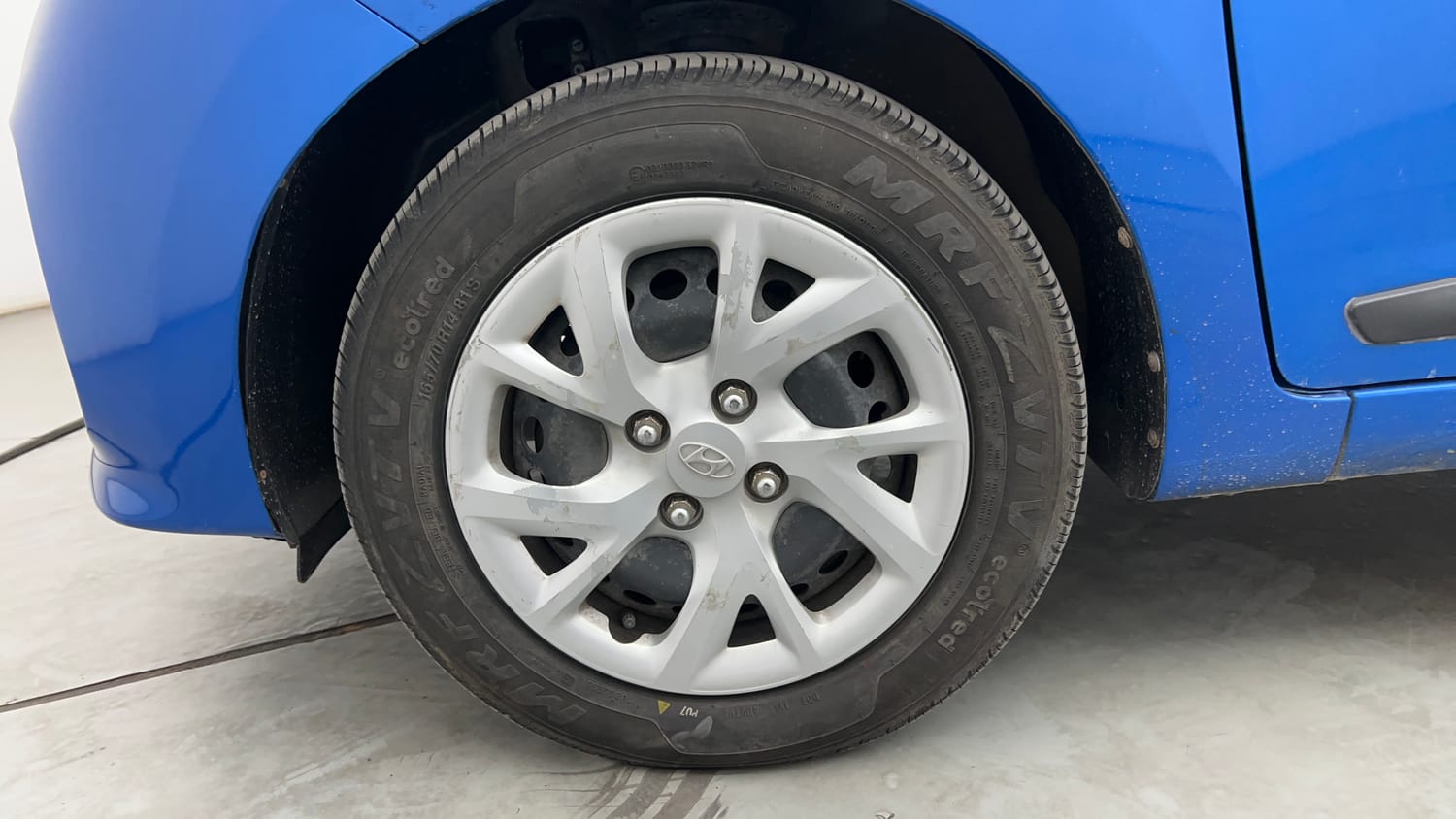 Used 2019 Hyundai Grand i10 Magna 1.2 Kappa VTVT Petrol Manual tyres LEFT FRONT TYRE RIM VIEW