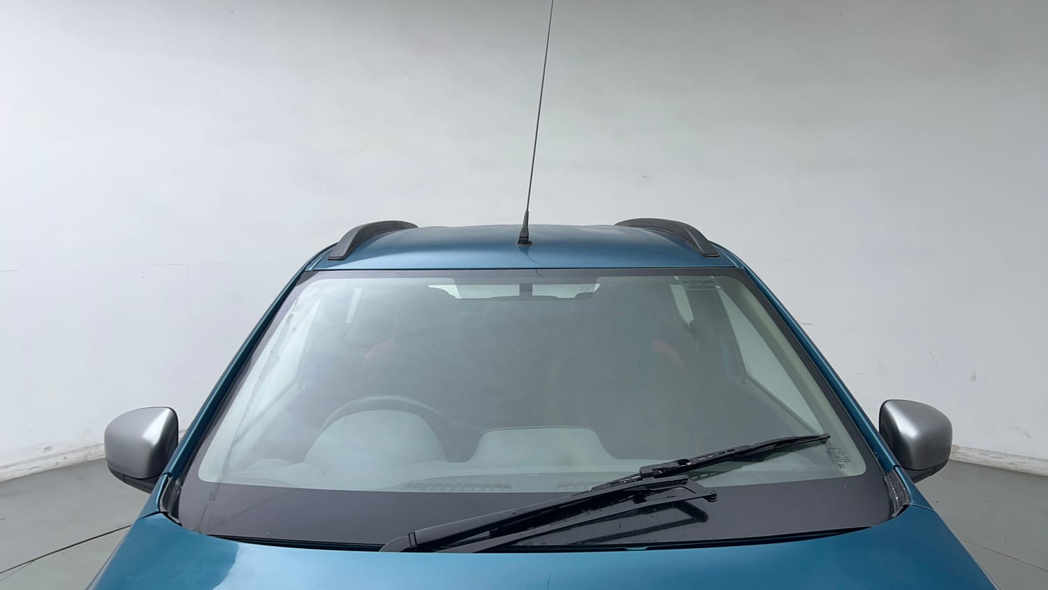 Used 2020 Renault Kwid RXT 1.0 Opt Petrol Manual exterior FRONT WINDSHIELD VIEW