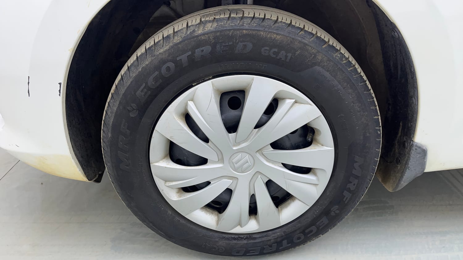 Used 2025 Maruti Suzuki Swift VXi (O) AMT Petrol Automatic tyres LEFT FRONT TYRE RIM VIEW