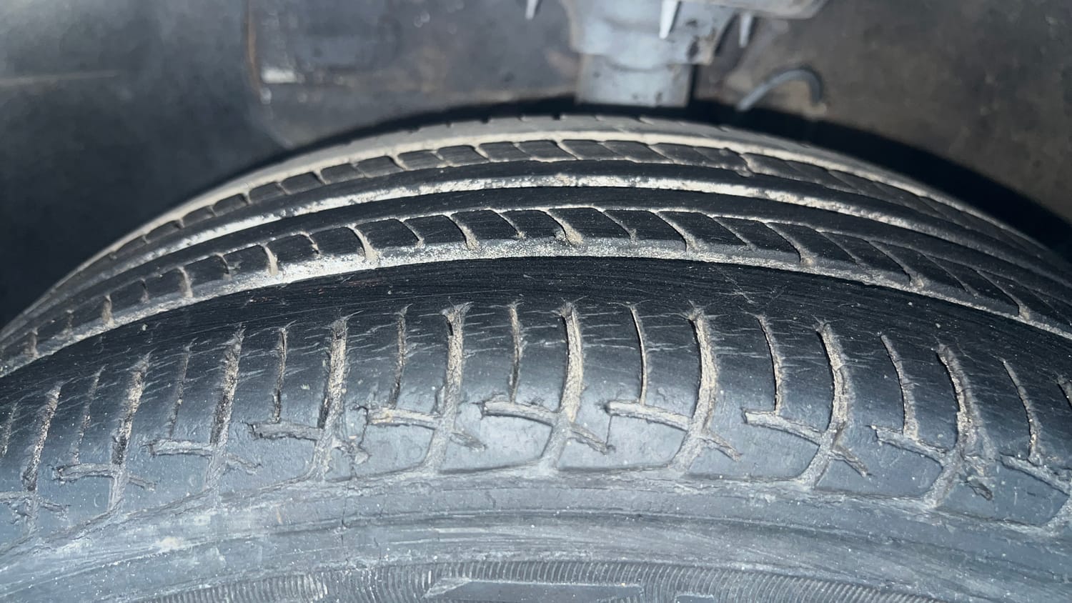 Used 2019 Hyundai Elite i20 Sportz Plus 1.2 Petrol Manual tyres LEFT FRONT TYRE TREAD VIEW