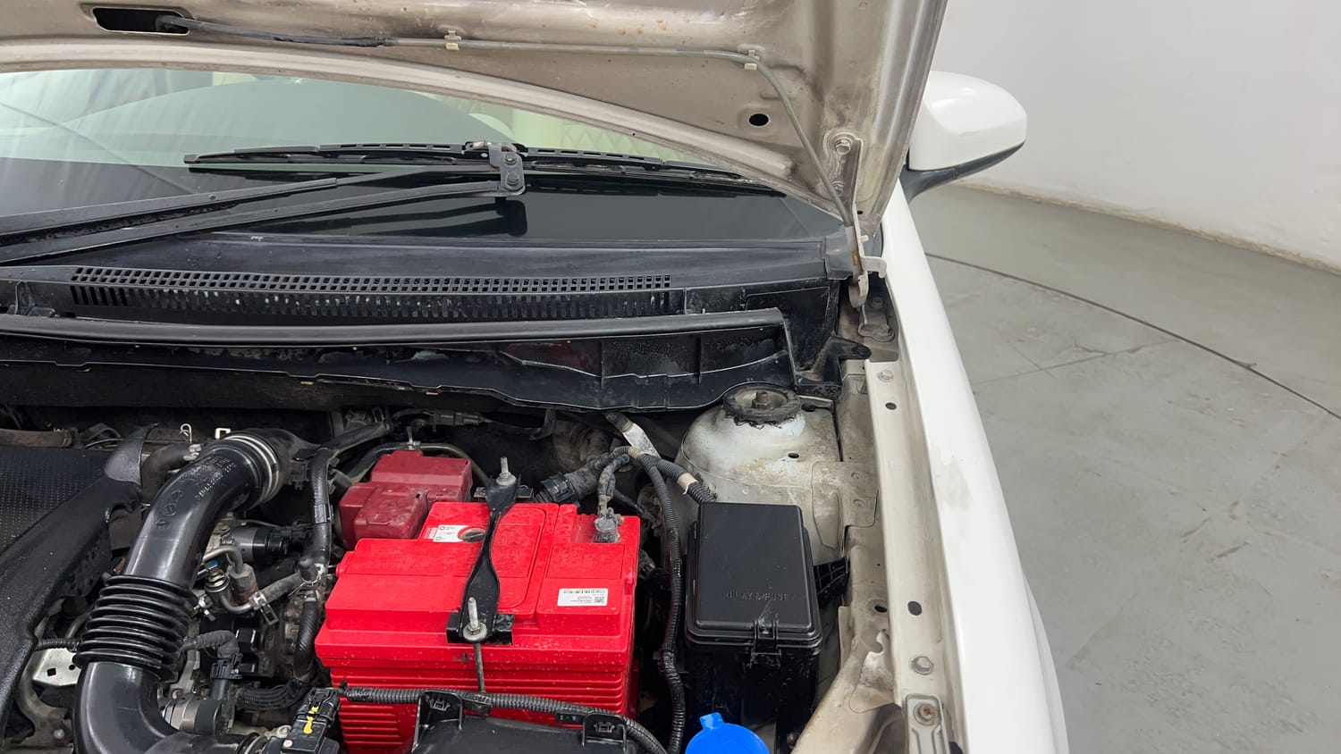 Used 2014 Toyota Etios Liva GD Diesel Manual engine ENGINE LEFT SIDE HINGE & APRON VIEW