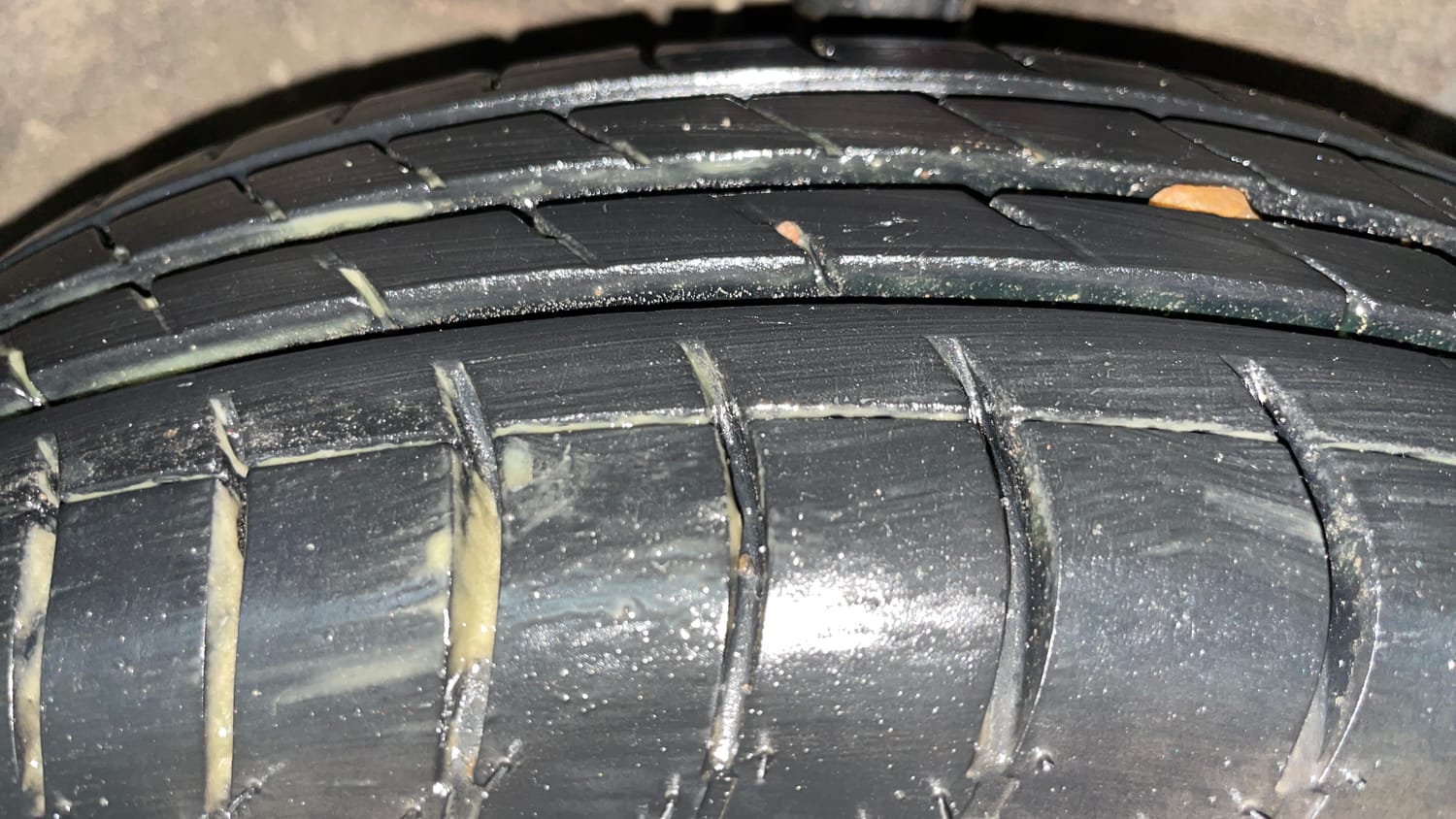 Used 2015 Maruti Suzuki Swift VXi Petrol Manual tyres RIGHT FRONT TYRE TREAD VIEW