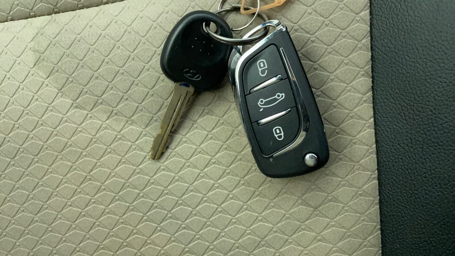Used 2020 Hyundai Santro Sportz Petrol Manual extra CAR KEY VIEW