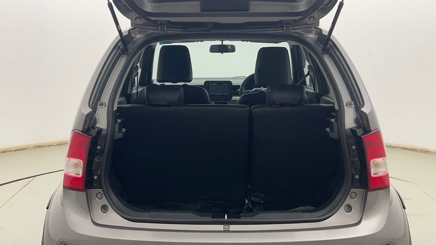 Used 2022 Maruti Suzuki Ignis Delta 1.2 MT Petrol Manual interior DICKY INSIDE VIEW