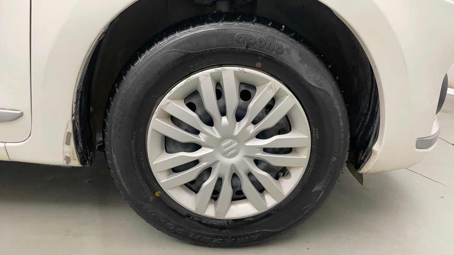 Used 2019 Maruti Suzuki Dzire VXi AMT Petrol Automatic tyres RIGHT FRONT TYRE RIM VIEW