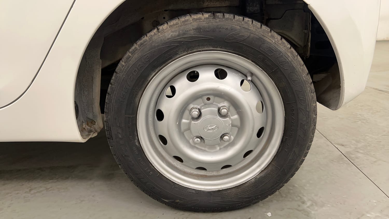 Used 2018 Hyundai Eon Era + Petrol Manual tyres LEFT REAR TYRE RIM VIEW