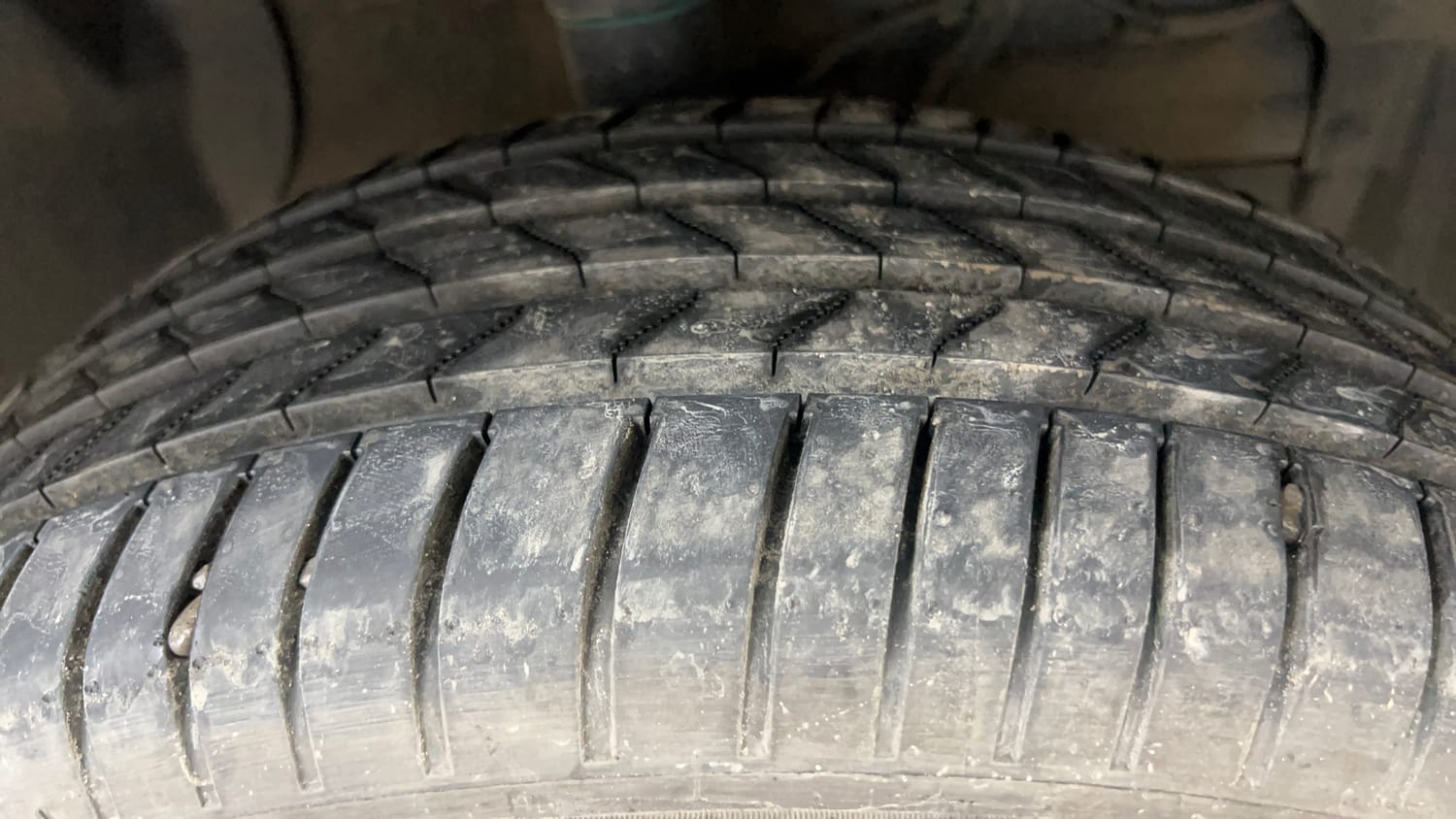 Used 2025 Maruti Suzuki Brezza ZXi Plus AT Petrol Automatic tyres RIGHT FRONT TYRE TREAD VIEW