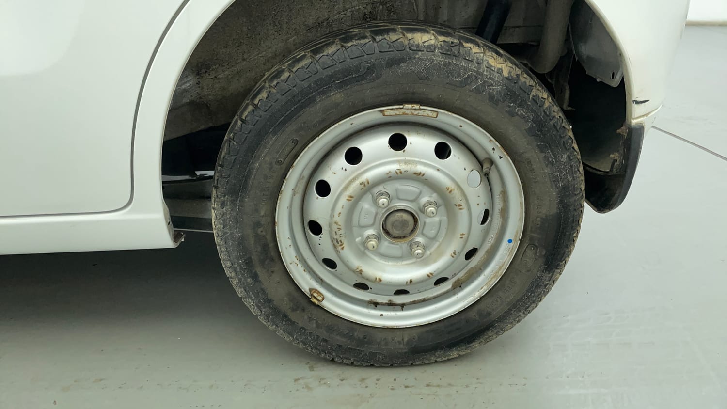 Used 2013 Maruti Suzuki Wagon R LXI Petrol Manual tyres LEFT REAR TYRE RIM VIEW
