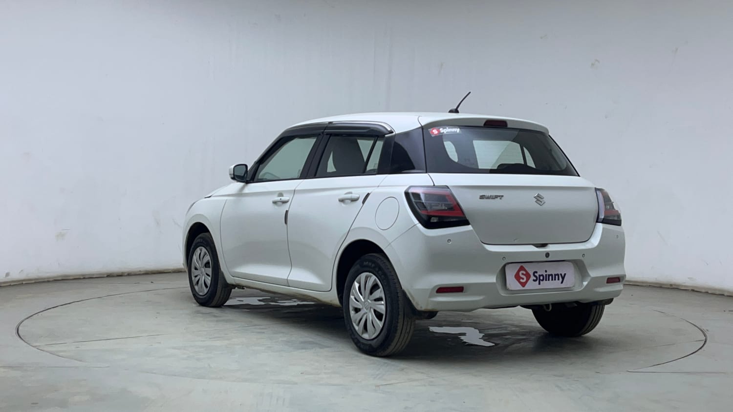 Used 2025 Maruti Suzuki Swift VXi (O) AMT Petrol Automatic exterior LEFT REAR CORNER VIEW