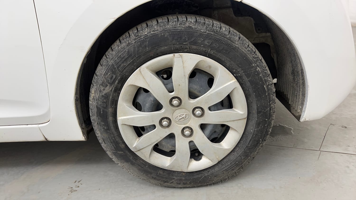 Used 2017 Hyundai Eon Magna + Petrol Manual tyres RIGHT FRONT TYRE RIM VIEW