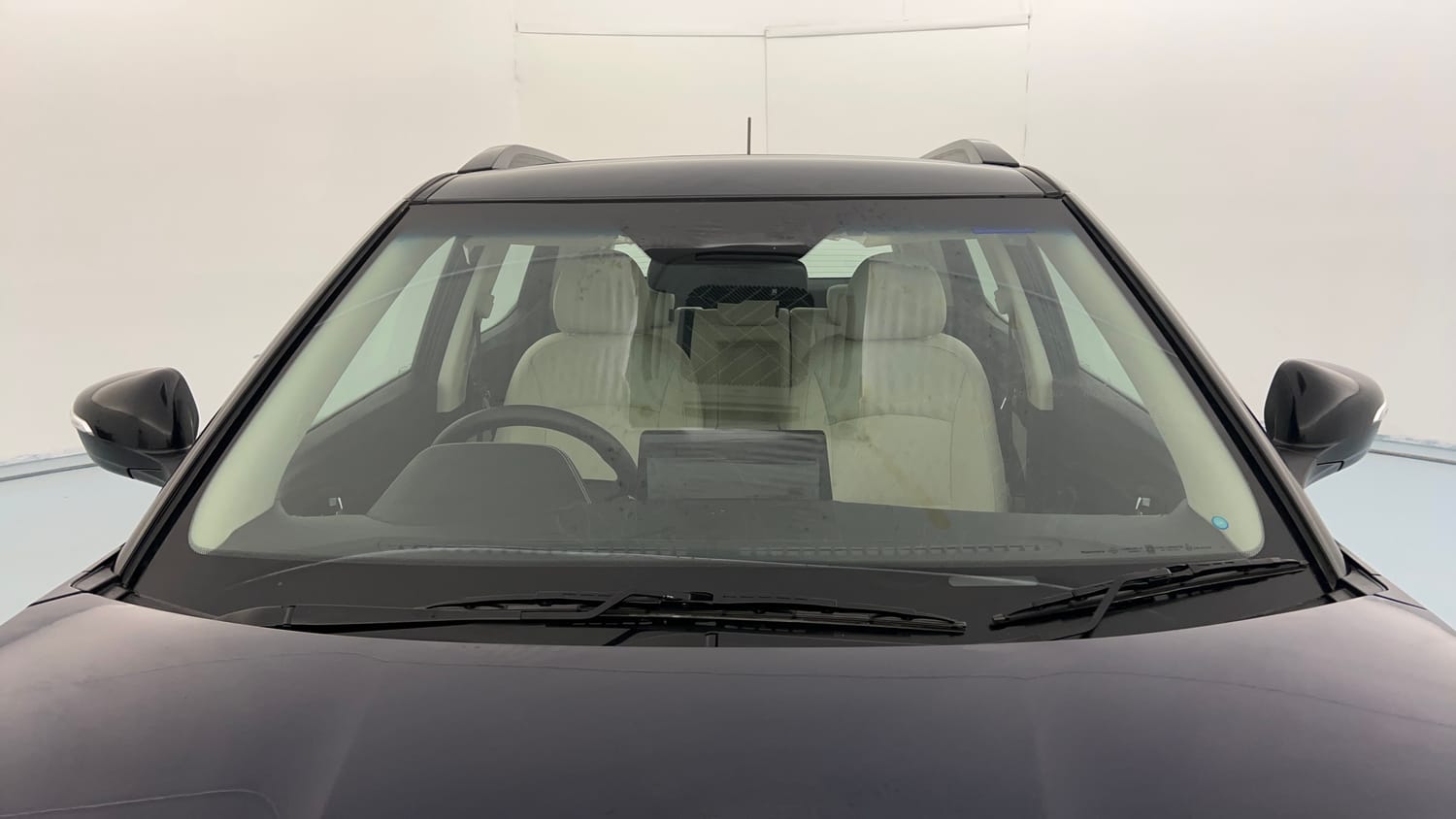 Used 2025 Mahindra XUV 3XO AX7 1.2 Petrol AT Petrol Automatic exterior FRONT WINDSHIELD VIEW