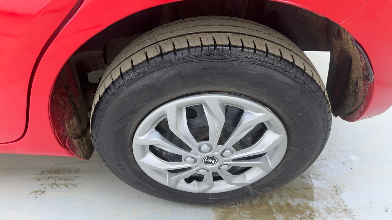Used 2019 Maruti Suzuki Swift VDi Diesel Manual tyres LEFT REAR TYRE RIM VIEW