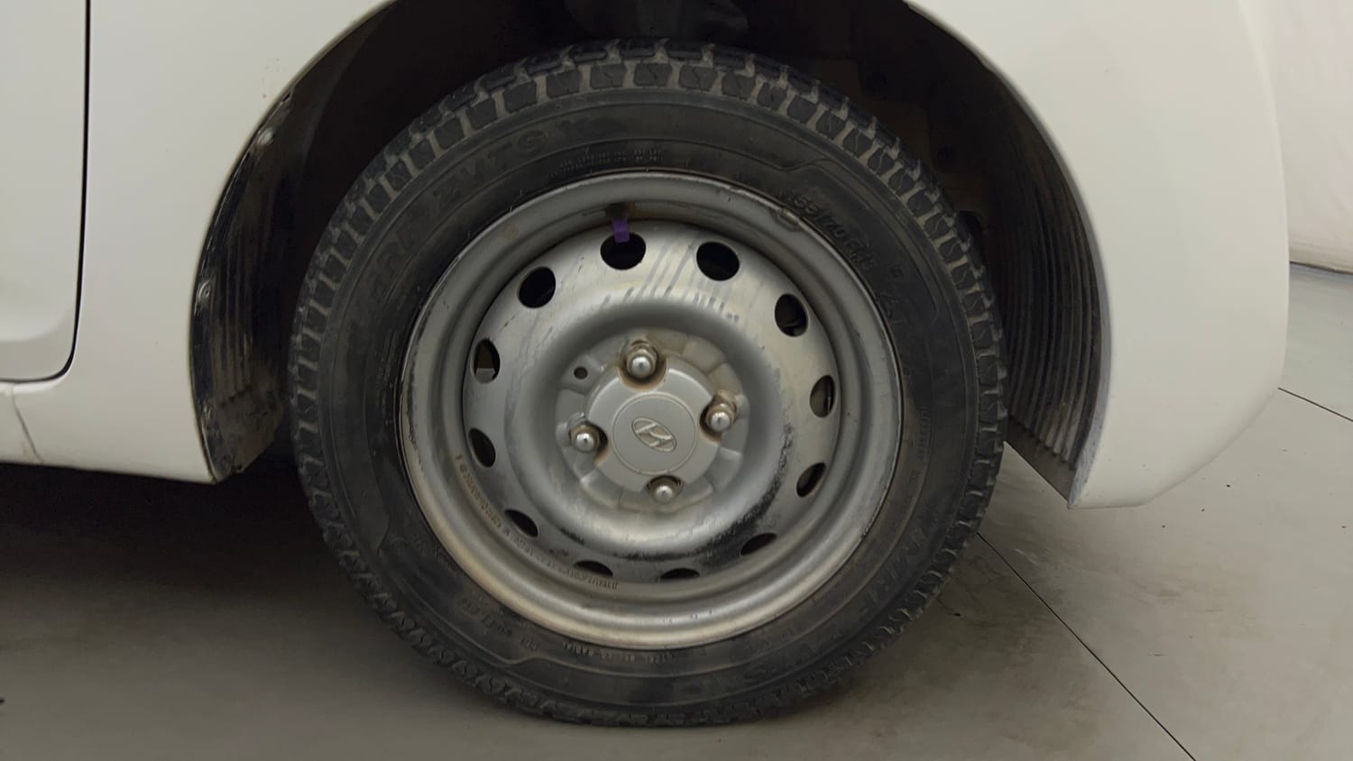 Used 2018 Hyundai Eon Era + Petrol Manual tyres RIGHT FRONT TYRE RIM VIEW