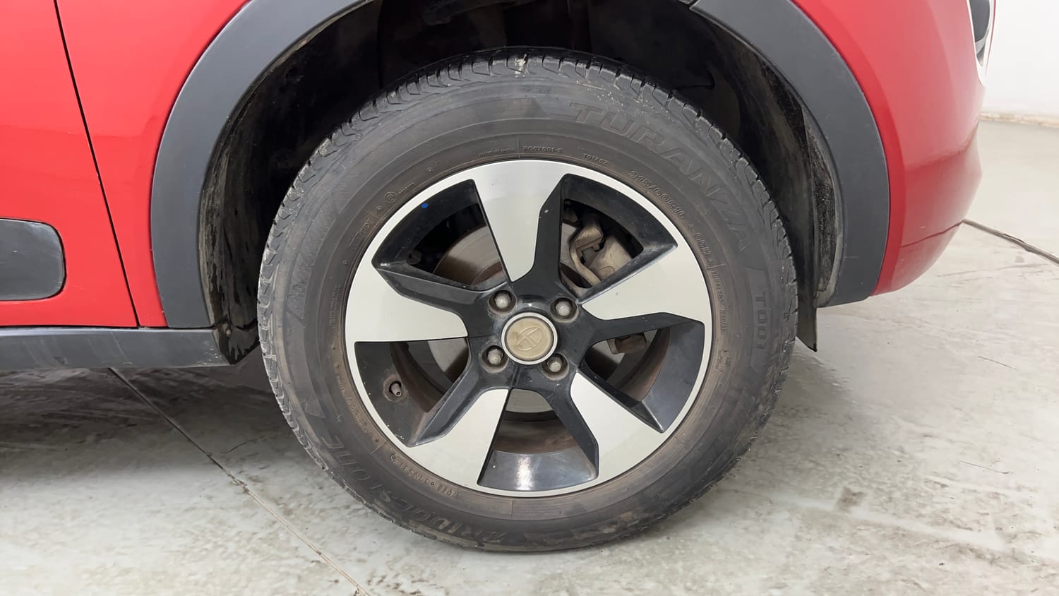 Used 2018 Tata Nexon XZA Plus Petrol Petrol Automatic tyres RIGHT FRONT TYRE RIM VIEW