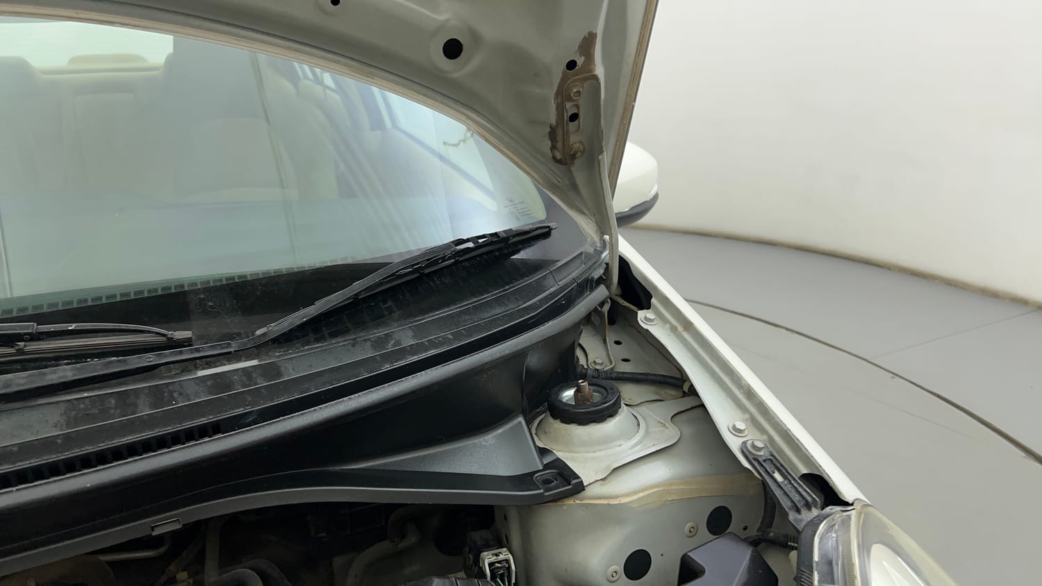 Used 2016 Honda Amaze 1.2 SX i-VTEC Petrol Manual engine ENGINE LEFT SIDE HINGE & APRON VIEW