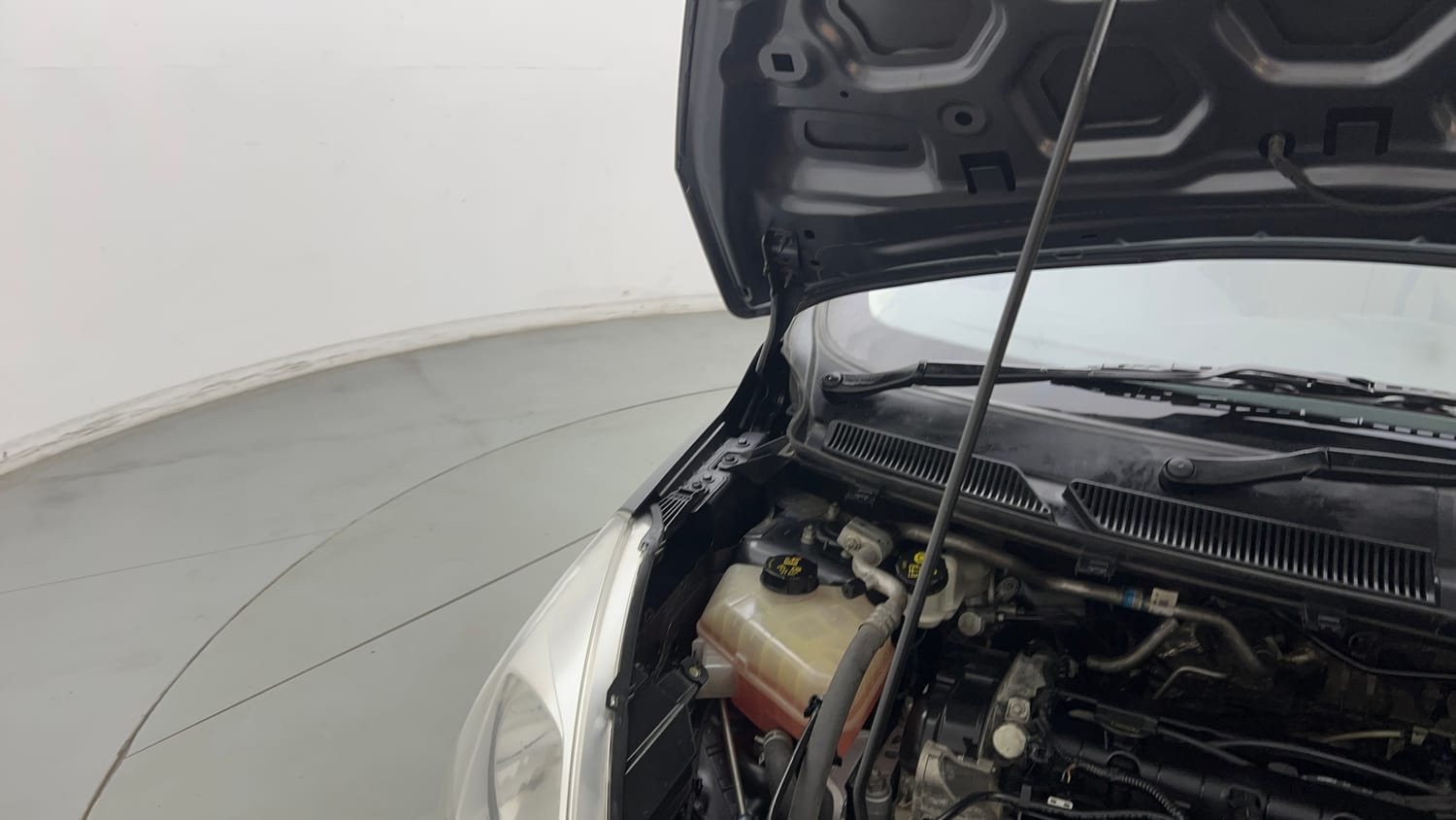 Used 2018 Ford Figo Aspire Titanium 1.2 Ti-VCT Petrol Manual engine ENGINE RIGHT SIDE HINGE & APRON VIEW