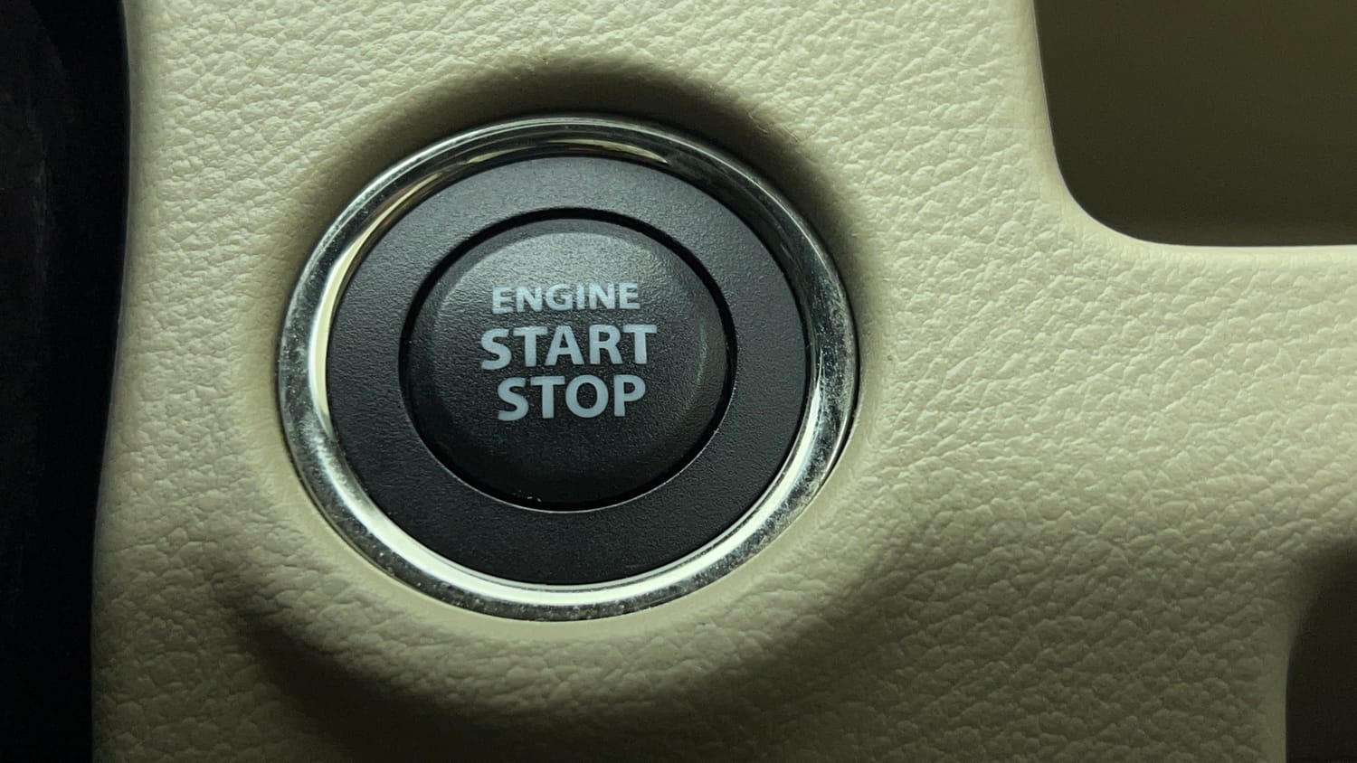 Used 2022 Maruti Suzuki Ciaz Alpha 1.5 AT Petrol Automatic top_features Keyless start