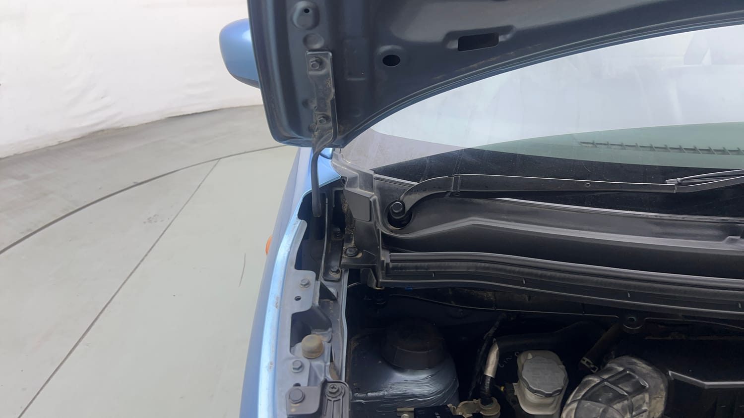 Used 2020 Maruti Suzuki Wagon R VXi 1.2 Petrol Manual engine ENGINE RIGHT SIDE HINGE & APRON VIEW