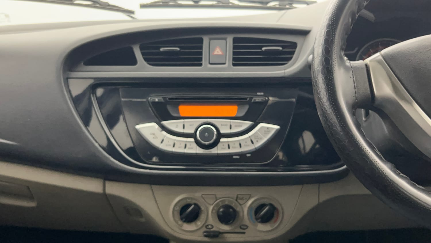 Used 2017 Maruti Suzuki Alto K10 VXi Petrol Manual interior MUSIC SYSTEM & AC CONTROL VIEW