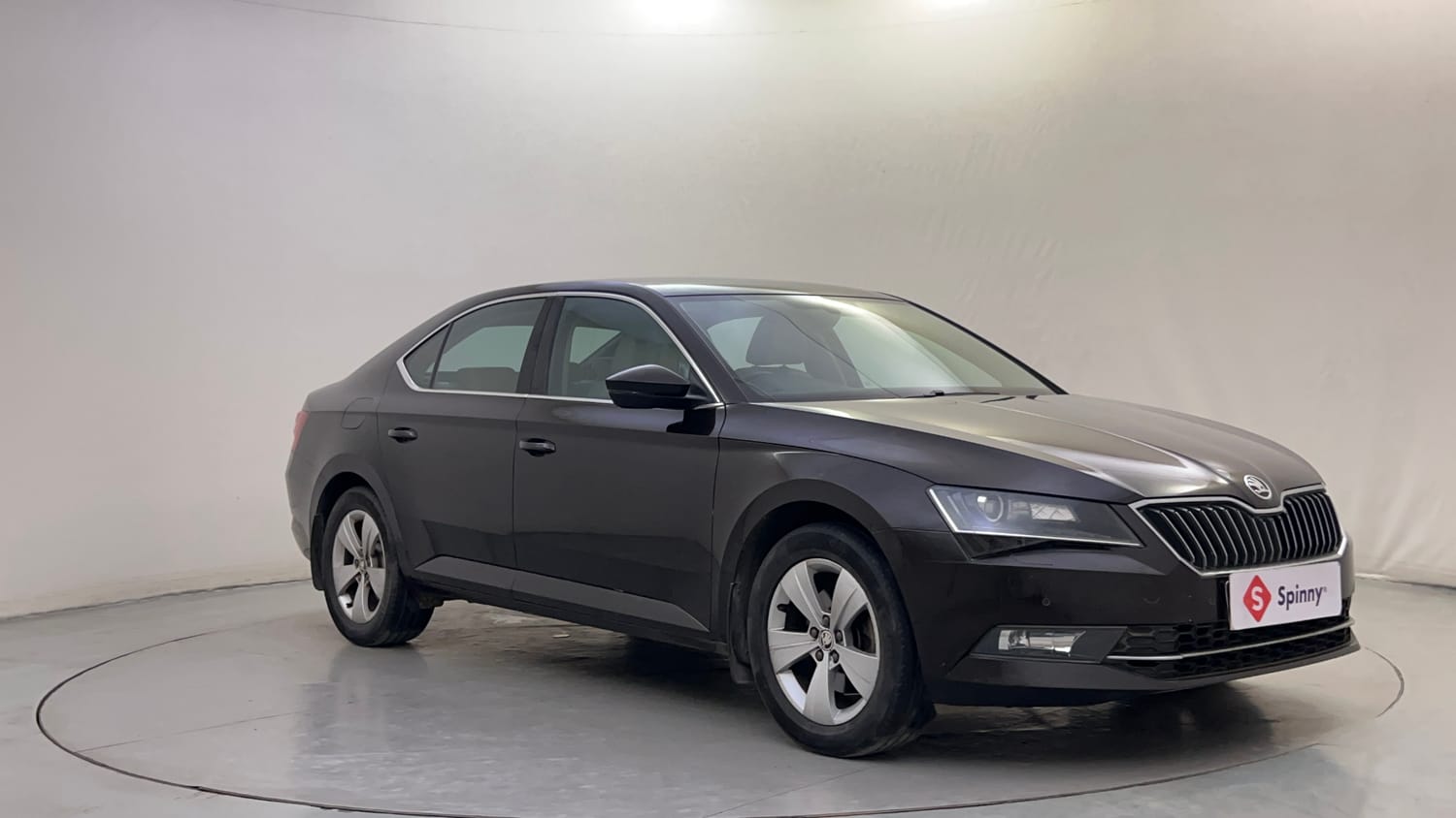 Used 2018 Skoda Superb Style TSI AT Petrol Automatic exterior RIGHT FRONT CORNER VIEW