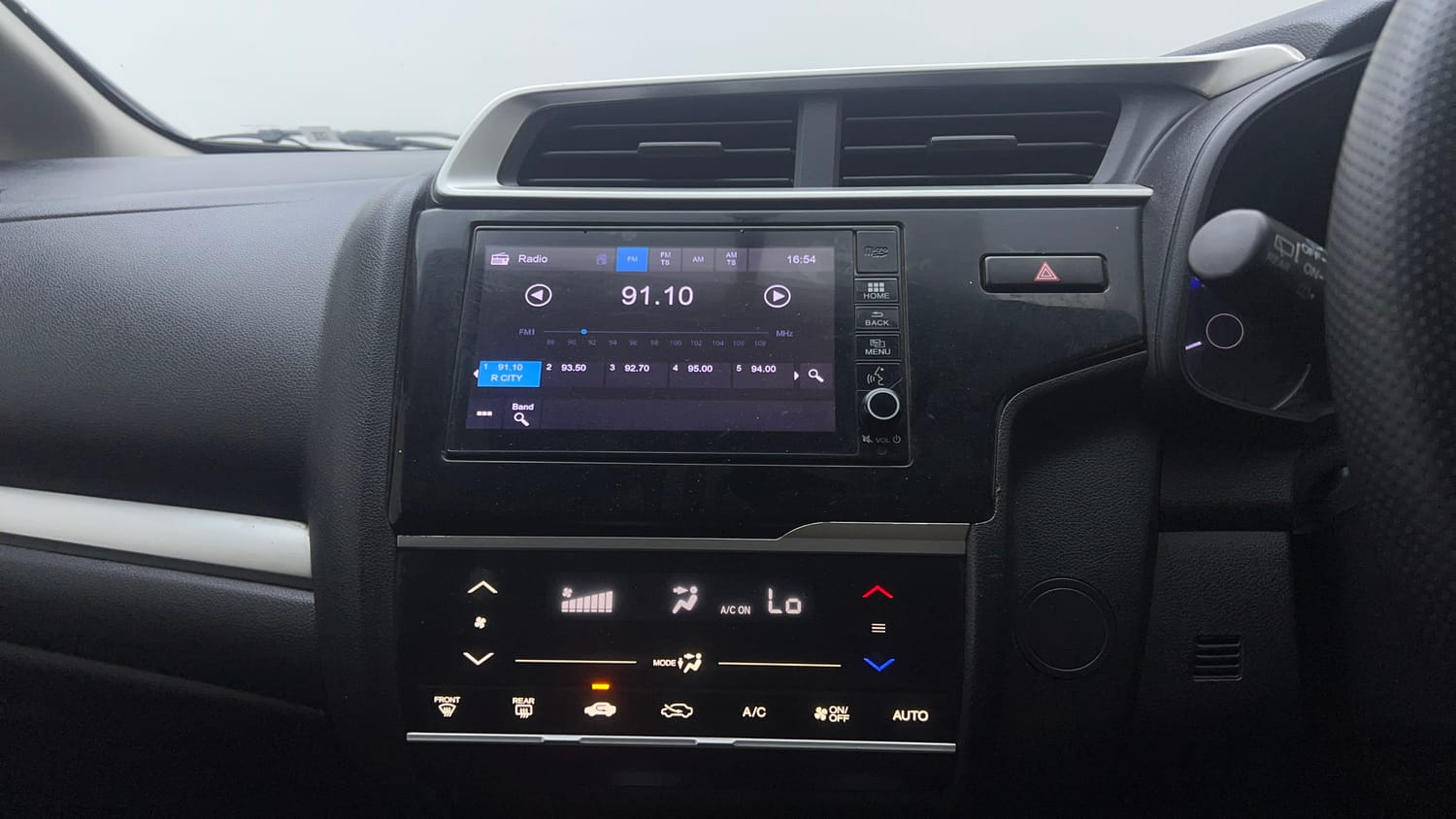 Used 2017 Honda WR-V VX MT Petrol Petrol Manual top_features Touch screen infotainment system