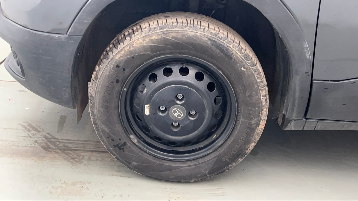 Used 2024 Tata Punch Pure MT Petrol Manual tyres LEFT FRONT TYRE RIM VIEW