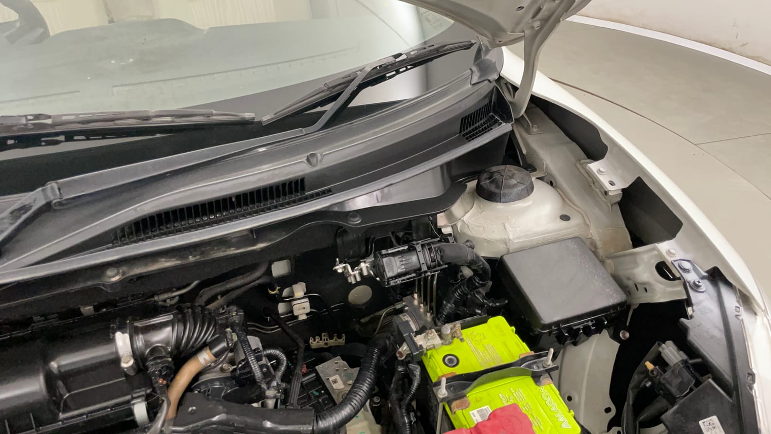 Used 2019 Maruti Suzuki Dzire VXi AMT Petrol Automatic engine ENGINE LEFT SIDE HINGE & APRON VIEW