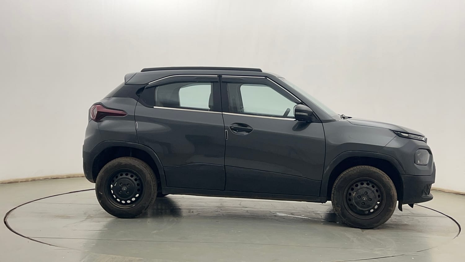 Used 2024 Tata Punch Pure MT Petrol Manual exterior RIGHT SIDE VIEW