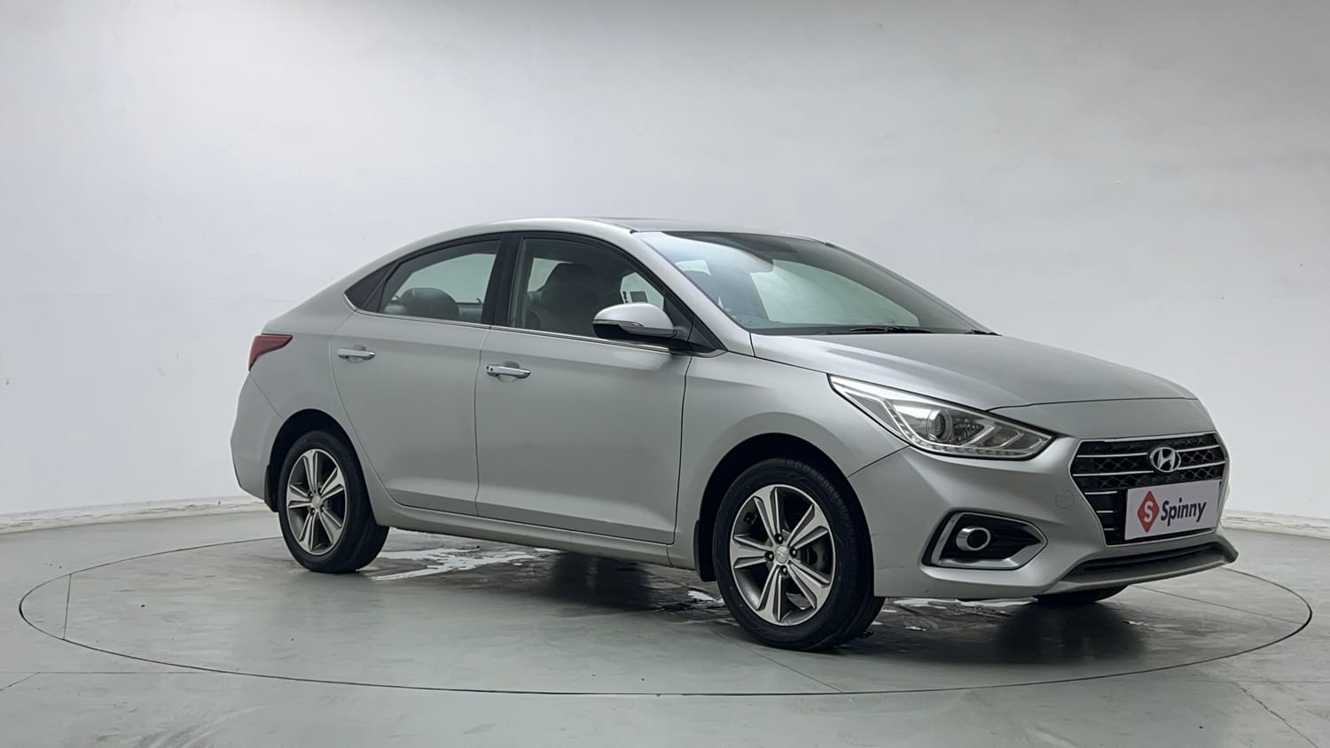 Used 2017 Hyundai Verna SX (O) 1.6 VTVT AT Petrol Automatic exterior RIGHT FRONT CORNER VIEW