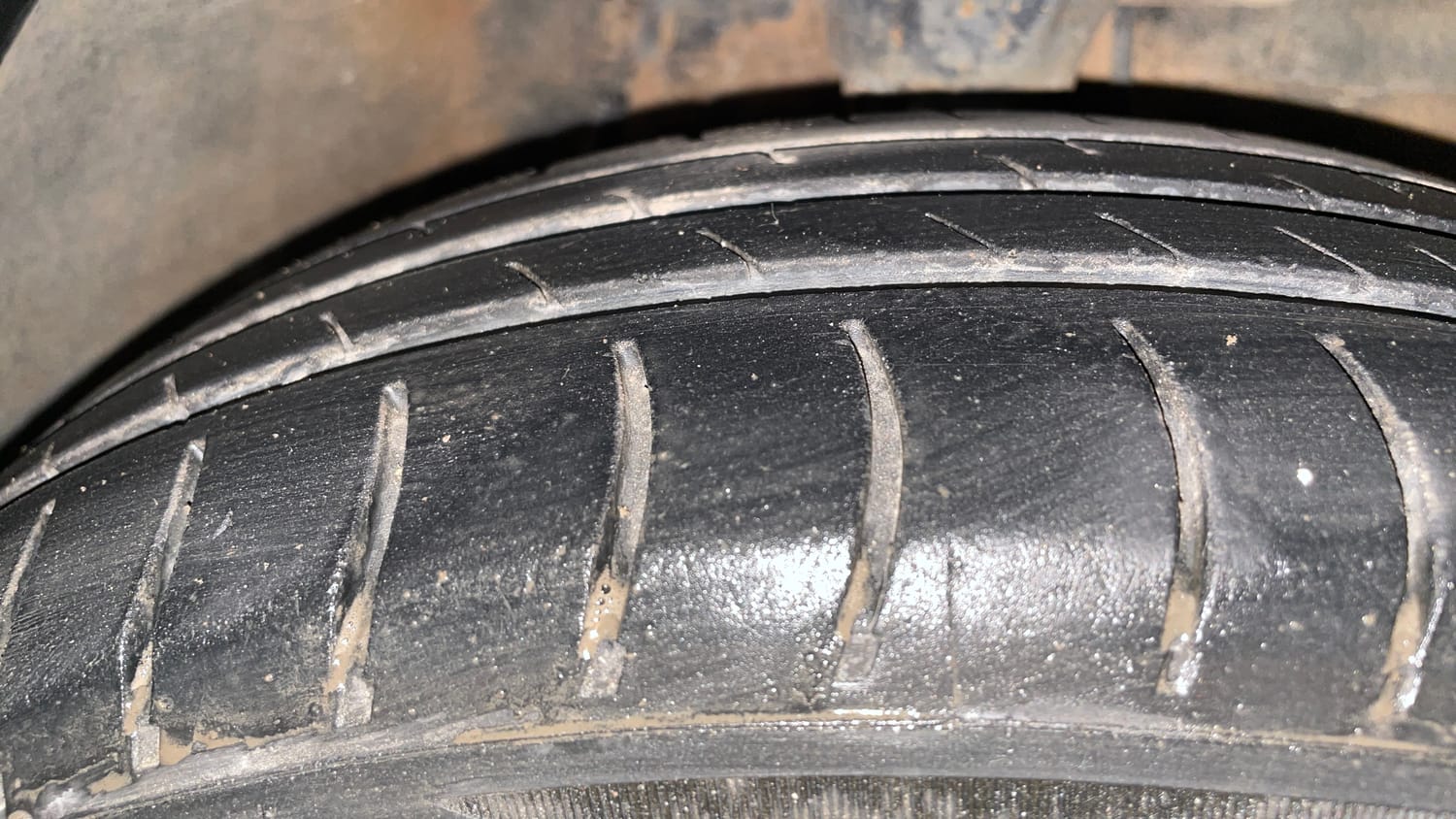 Used 2013 Hyundai i10 Magna 1.2 Kappa2 Petrol Manual tyres RIGHT FRONT TYRE TREAD VIEW