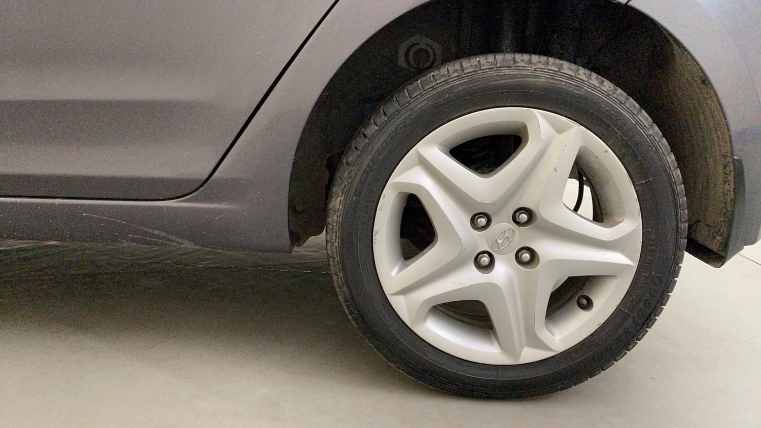 Used 2017 Hyundai Elite i20 Asta 1.2 Petrol Manual tyres LEFT REAR TYRE RIM VIEW