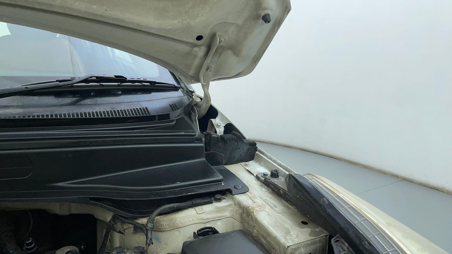 Used 2018 Hyundai Creta SX Plus 1.6 AT CRDI Diesel Automatic engine ENGINE LEFT SIDE HINGE & APRON VIEW