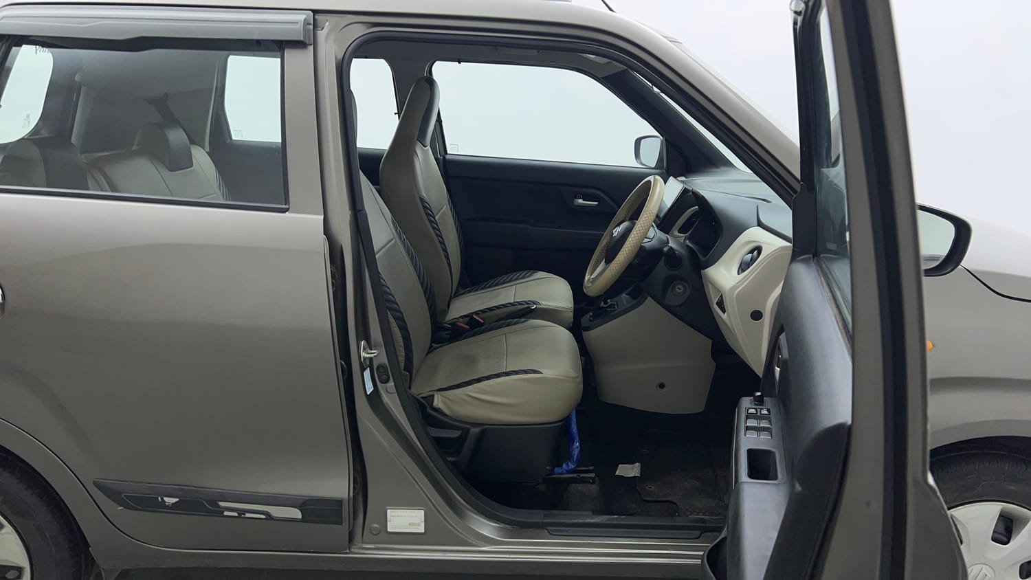 Used 2023 Maruti Suzuki Wagon R VXI 1.0 Petrol Manual interior RIGHT SIDE FRONT DOOR CABIN VIEW