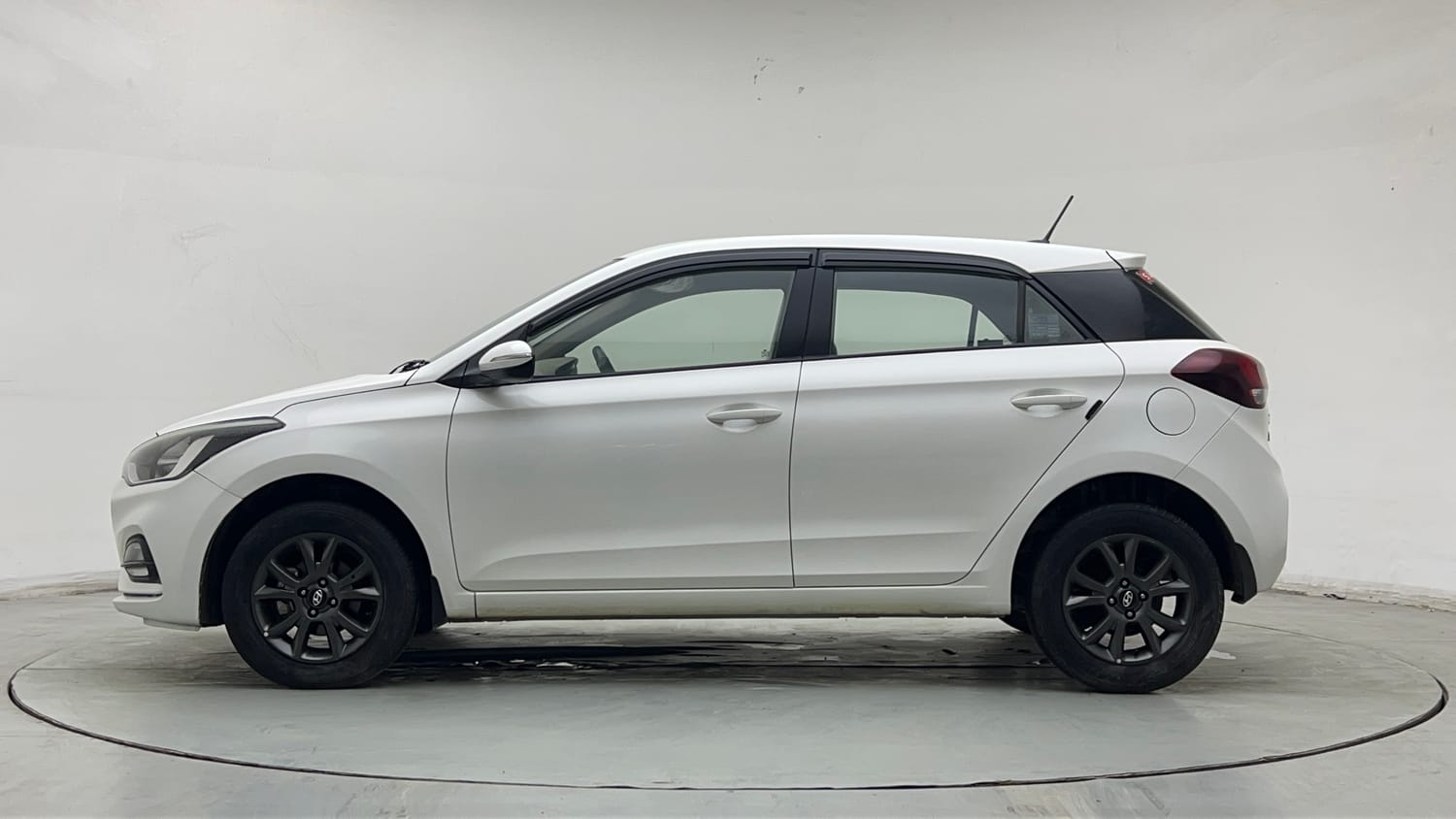 Used 2019 Hyundai Elite i20 Sportz Plus 1.2 Petrol Manual exterior LEFT SIDE VIEW