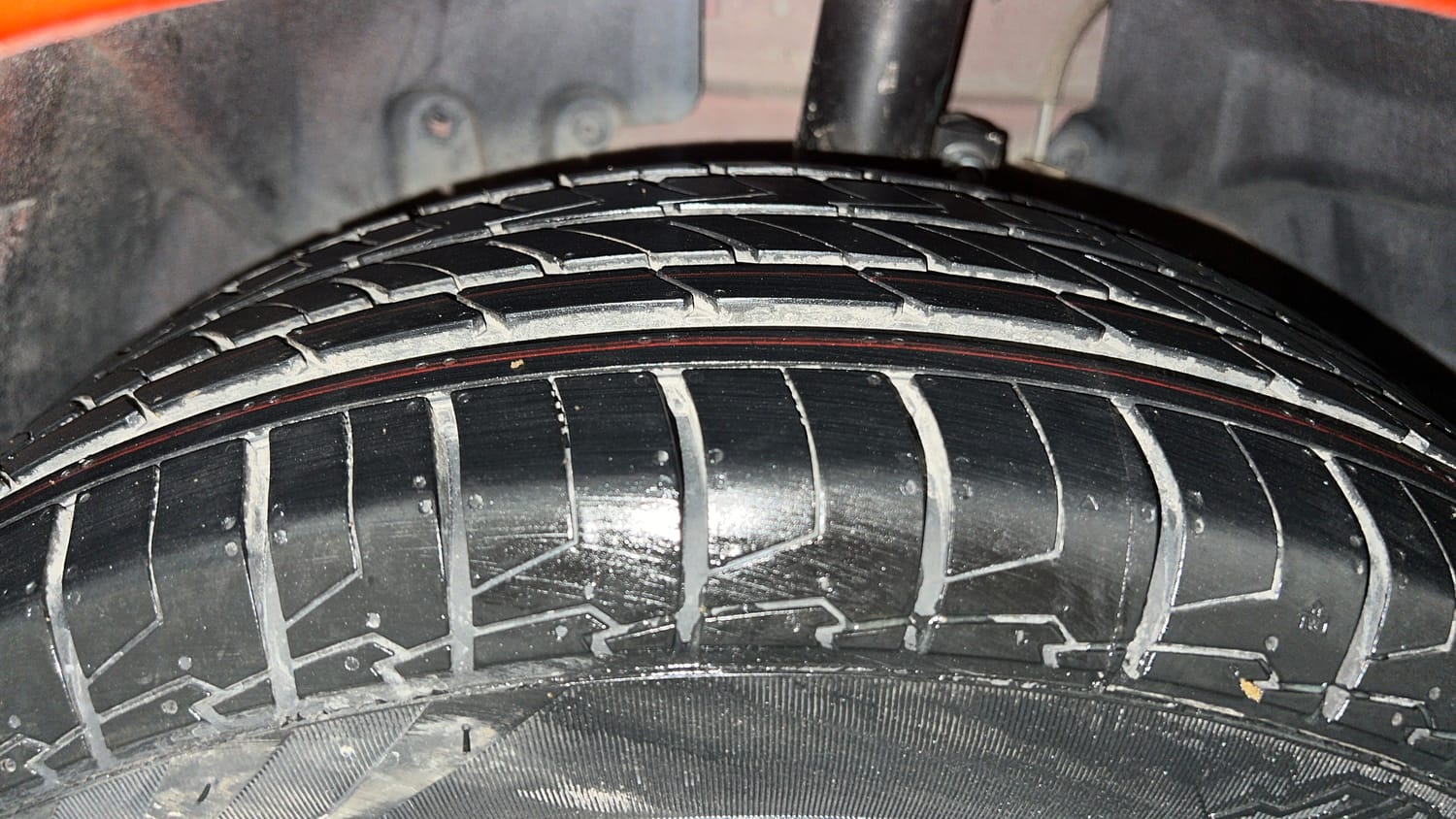 Used 2016 Ford EcoSport Titanium 1.5L TDCi Diesel Manual tyres LEFT FRONT TYRE TREAD VIEW