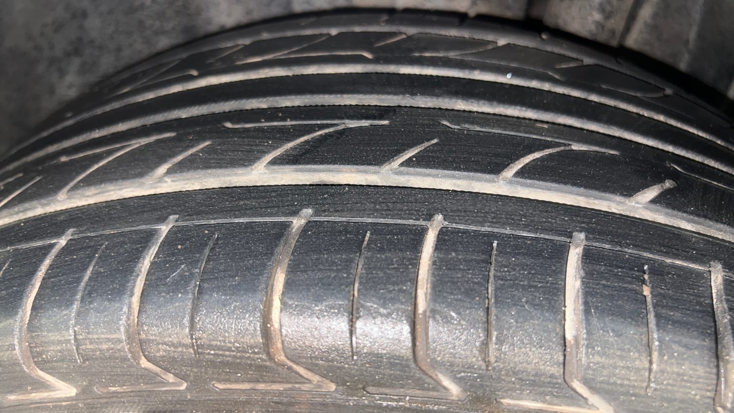 Used 2016 Maruti Suzuki S-Cross Delta 1.6 Diesel Manual tyres LEFT REAR TYRE TREAD VIEW