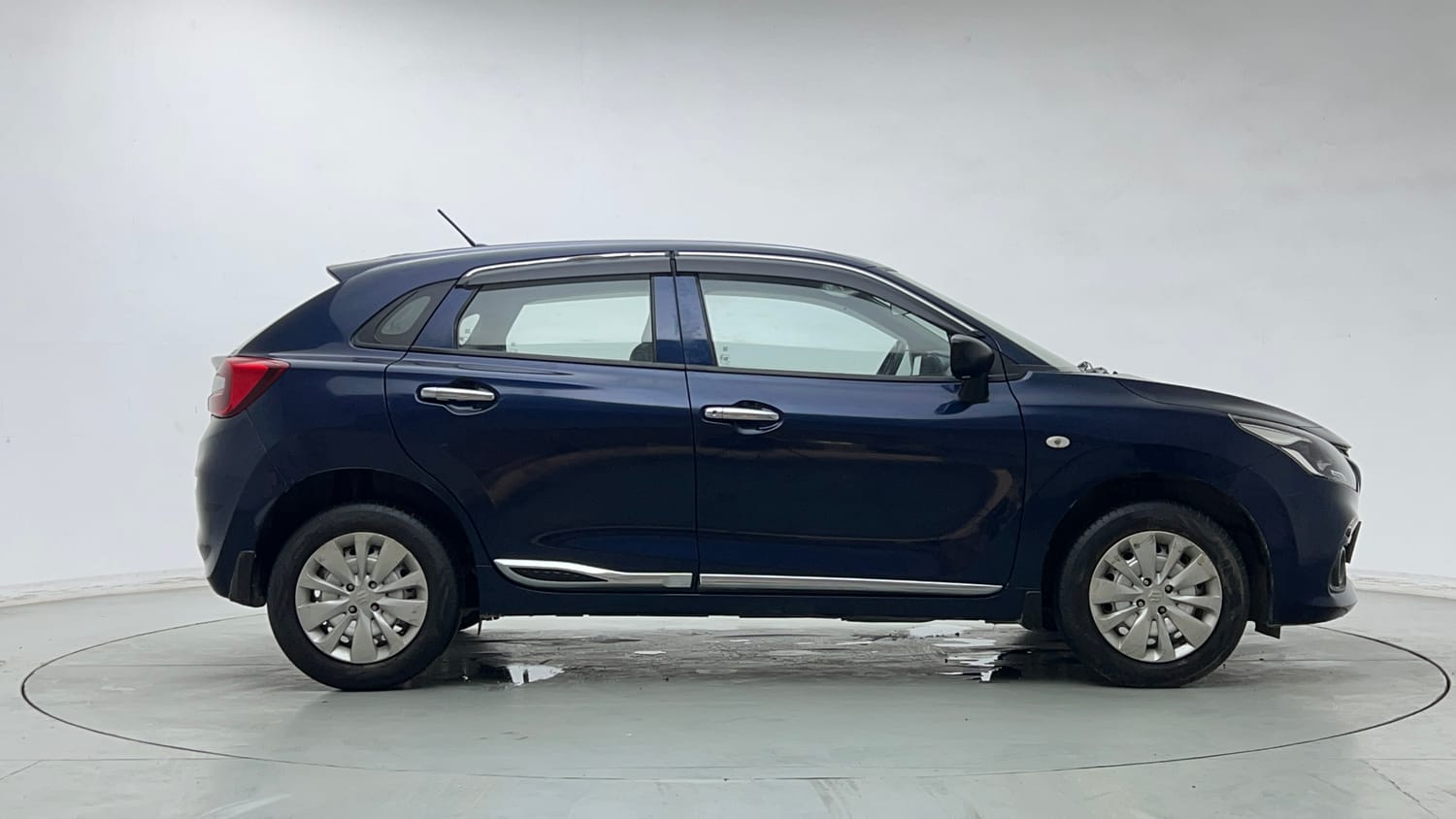 Used 2023 Maruti Suzuki Baleno Sigma MT Petrol Manual exterior RIGHT SIDE VIEW