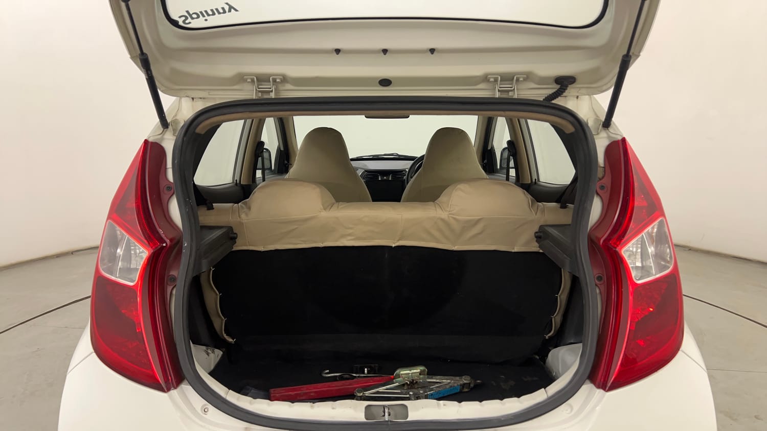 Used 2019 Hyundai Eon Magna + Petrol Manual interior DICKY INSIDE VIEW