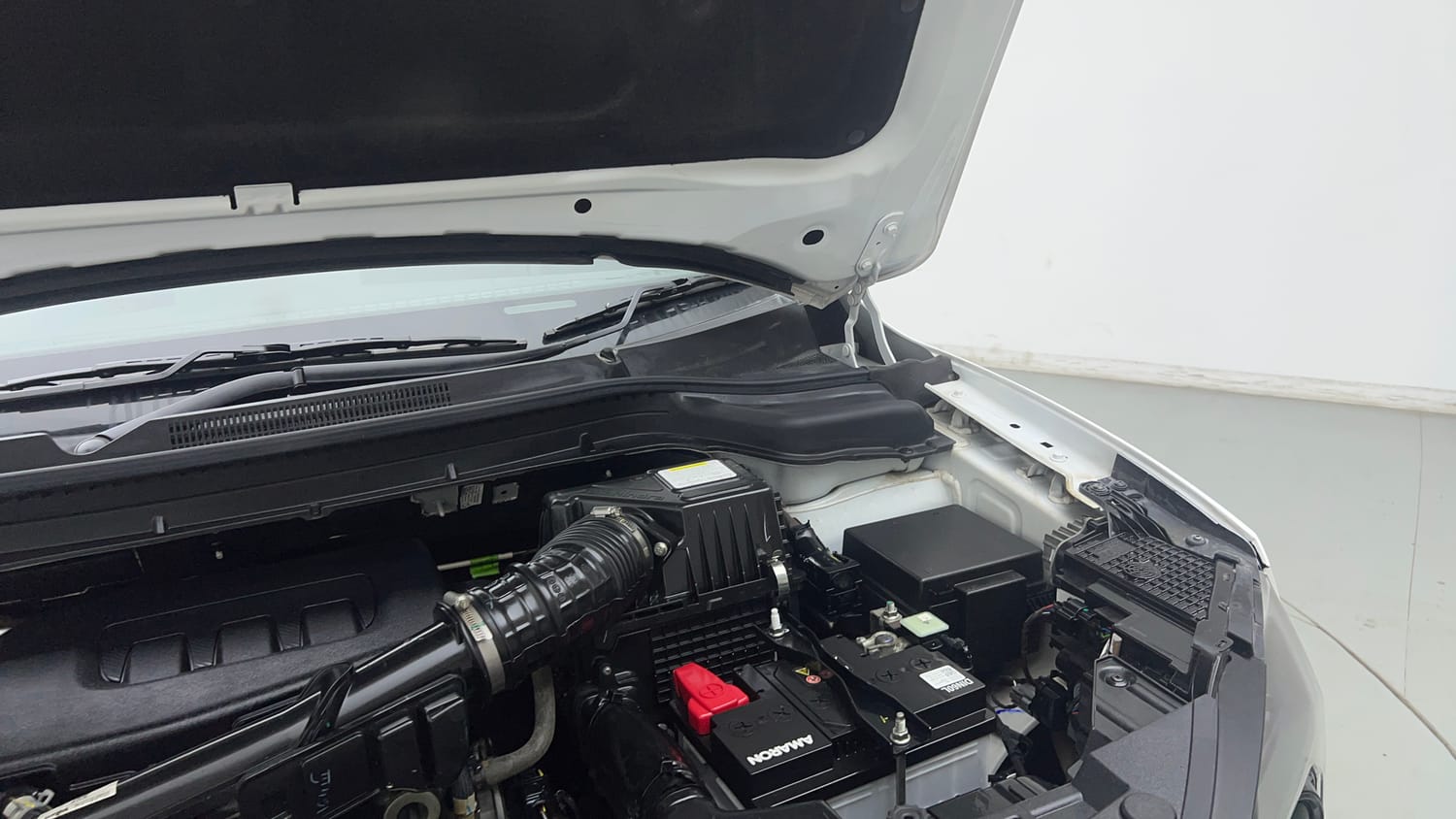 Used 2025 Mahindra XUV 3XO AX5 1.2 Petrol Petrol Manual engine ENGINE LEFT SIDE HINGE & APRON VIEW