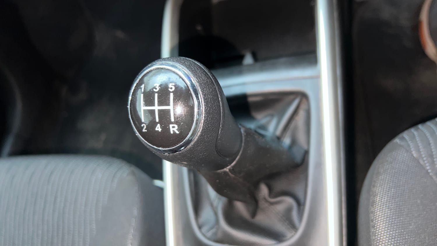 Used 2017 Maruti Suzuki Baleno Delta 1.2 Petrol Manual interior GEAR  KNOB VIEW