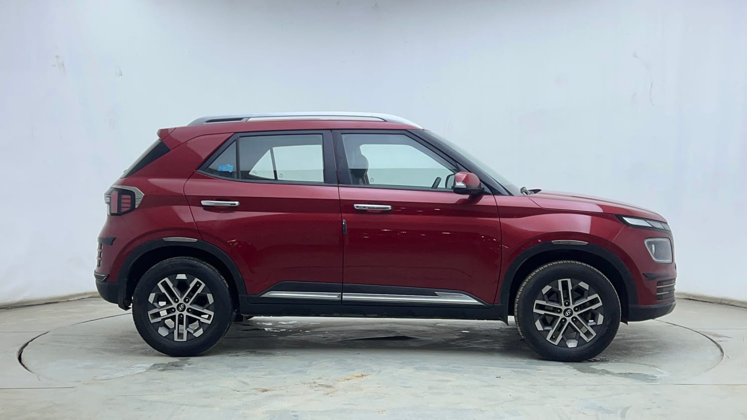 Used 2022 Hyundai Venue SX (O) 1.5 CRDi Diesel Manual exterior RIGHT SIDE VIEW