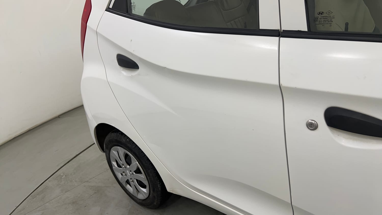 Used 2019 Hyundai Eon Magna + Petrol Manual dents MINOR DENT