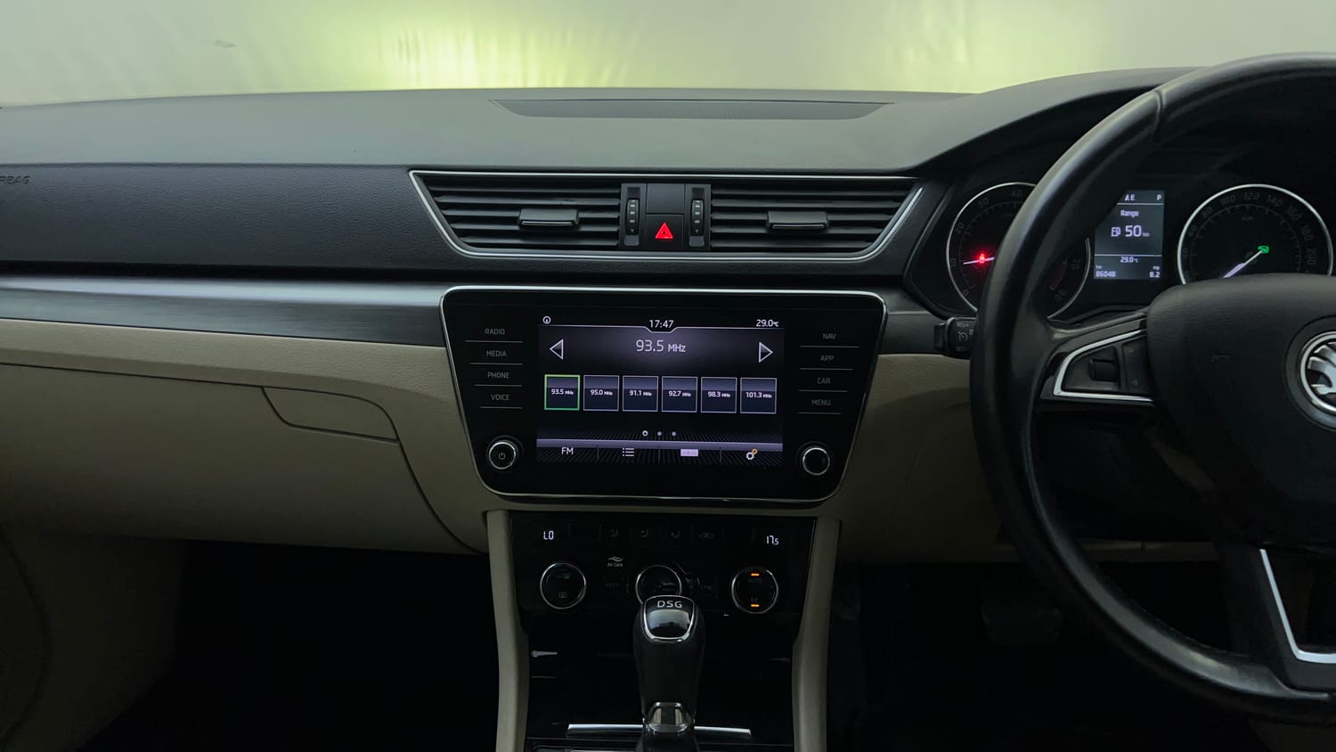 Used 2018 Skoda Superb Style TSI AT Petrol Automatic interior MUSIC SYSTEM & AC CONTROL VIEW